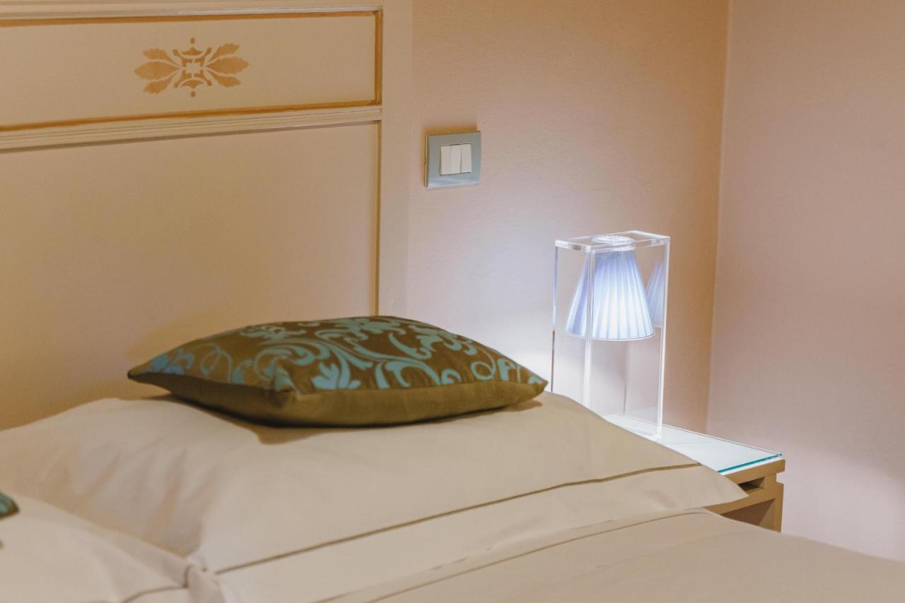 Duchess Boutique De Charme Bed & Breakfast Florenţa Exterior foto